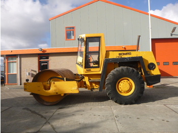 Asfaltvält BOMAG BW213D