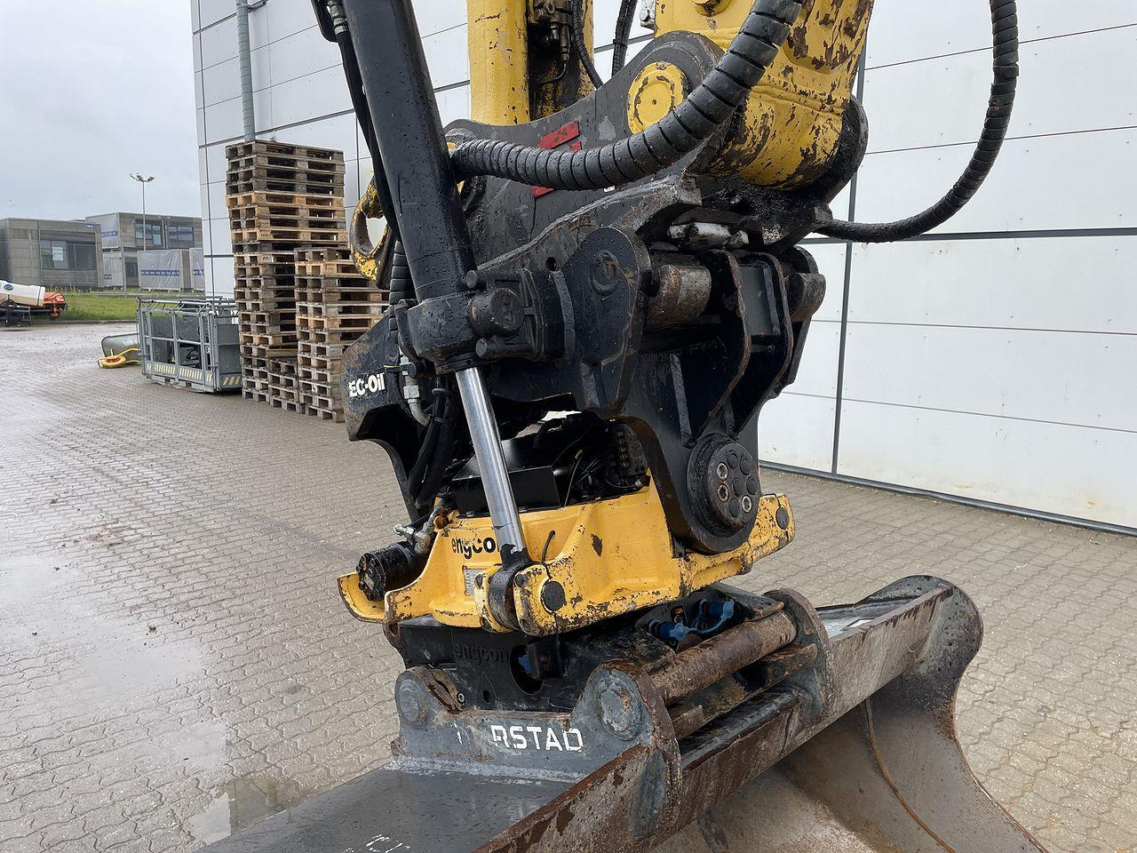 Bandgrävare Komatsu PC240LC-11EO
