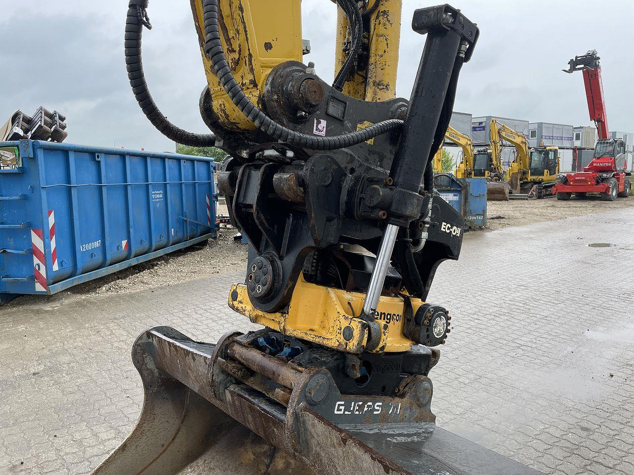 Bandgrävare Komatsu PC240LC-11EO
