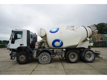 Betongbil Iveco TRAKKER 410 8X4 8m3 MIXER DAMAGED DEMOLITION VEHICLE
