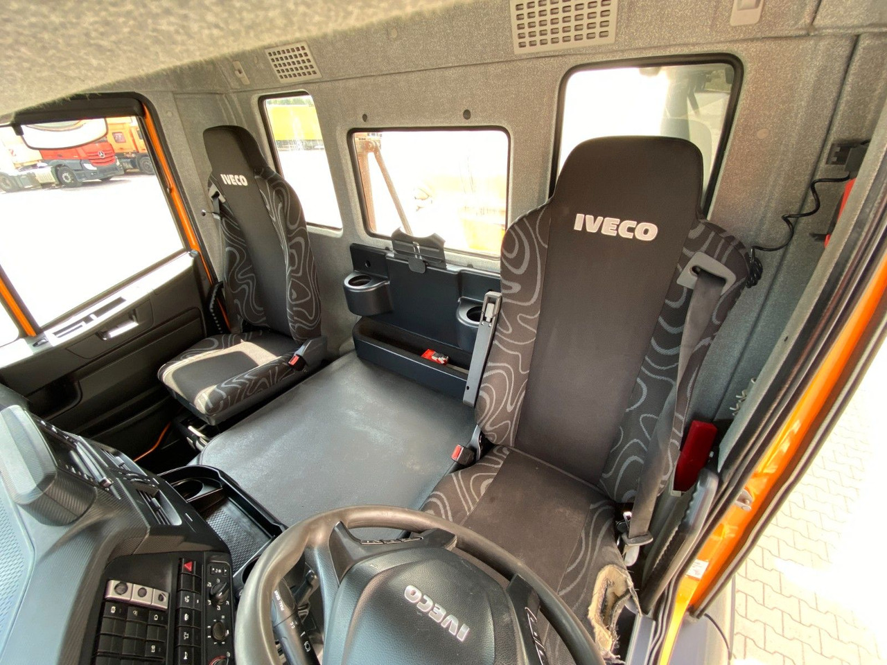 Betongbil Iveco Trakker AD 340 TB 400/8x4 | 9m³ Liebherr*Navi*AC