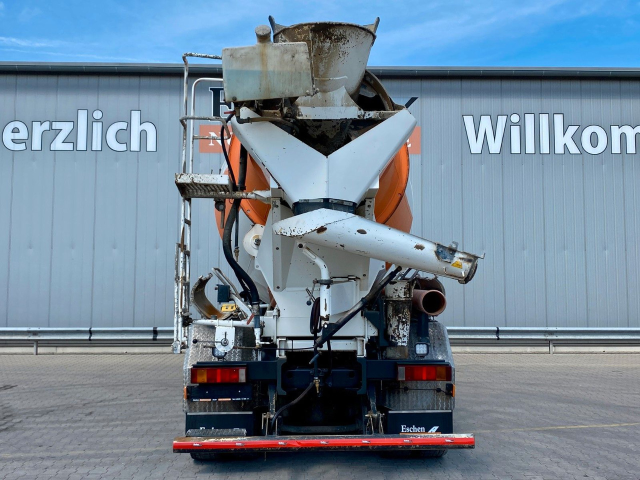 Betongbil Iveco Trakker AD 340 TB 400/8x4 | 9m³ Liebherr*Navi*AC