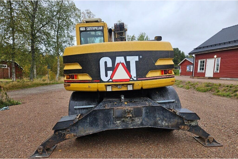 Grävmaskin på däck Caterpillar M312 Engcon EC20 tiltrotator