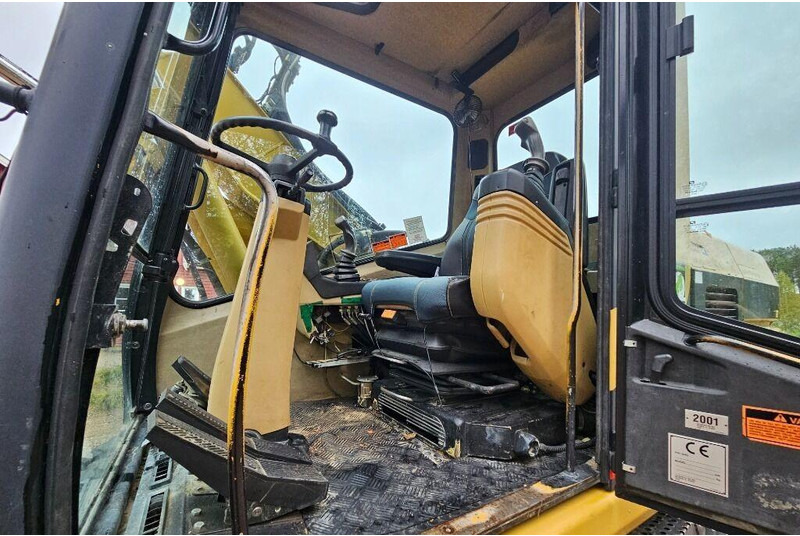 Grävmaskin på däck Caterpillar M312 Engcon EC20 tiltrotator