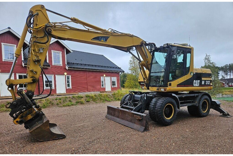 Grävmaskin på däck Caterpillar M312 Engcon EC20 tiltrotator
