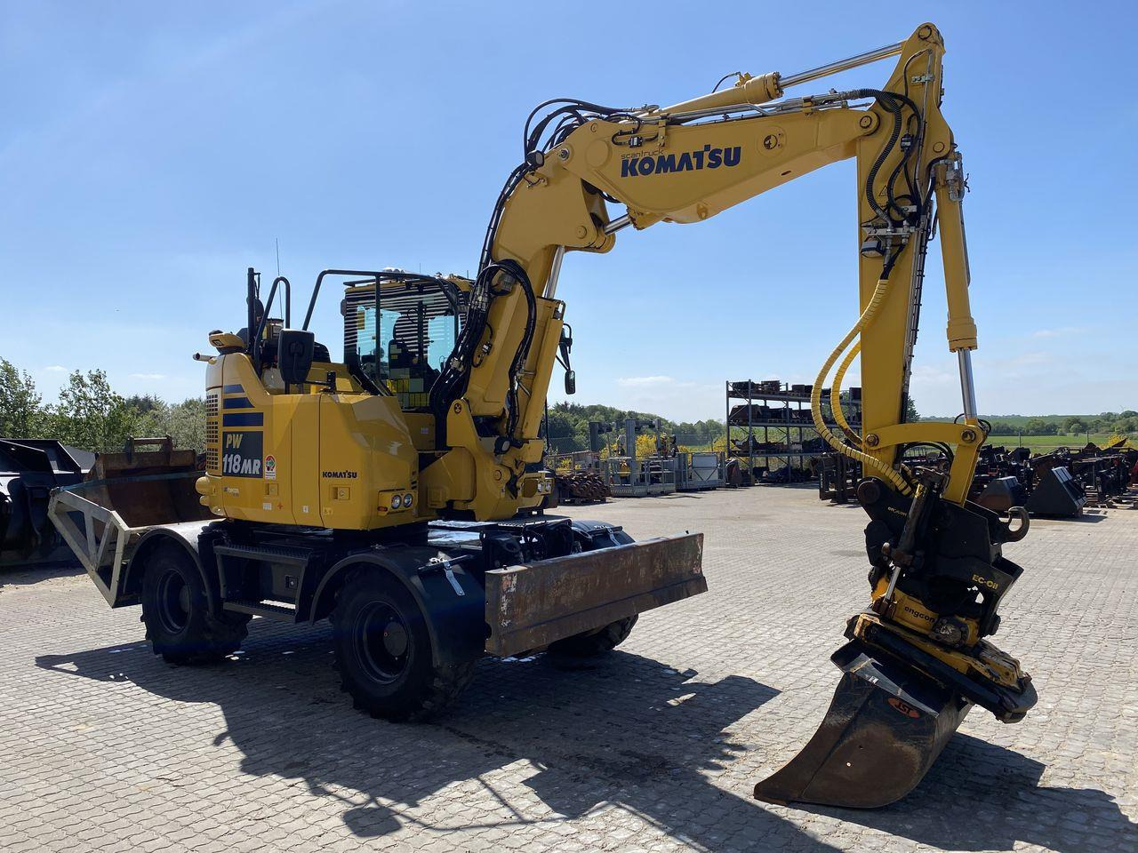 Grävmaskin på däck Komatsu PW118MR-11
