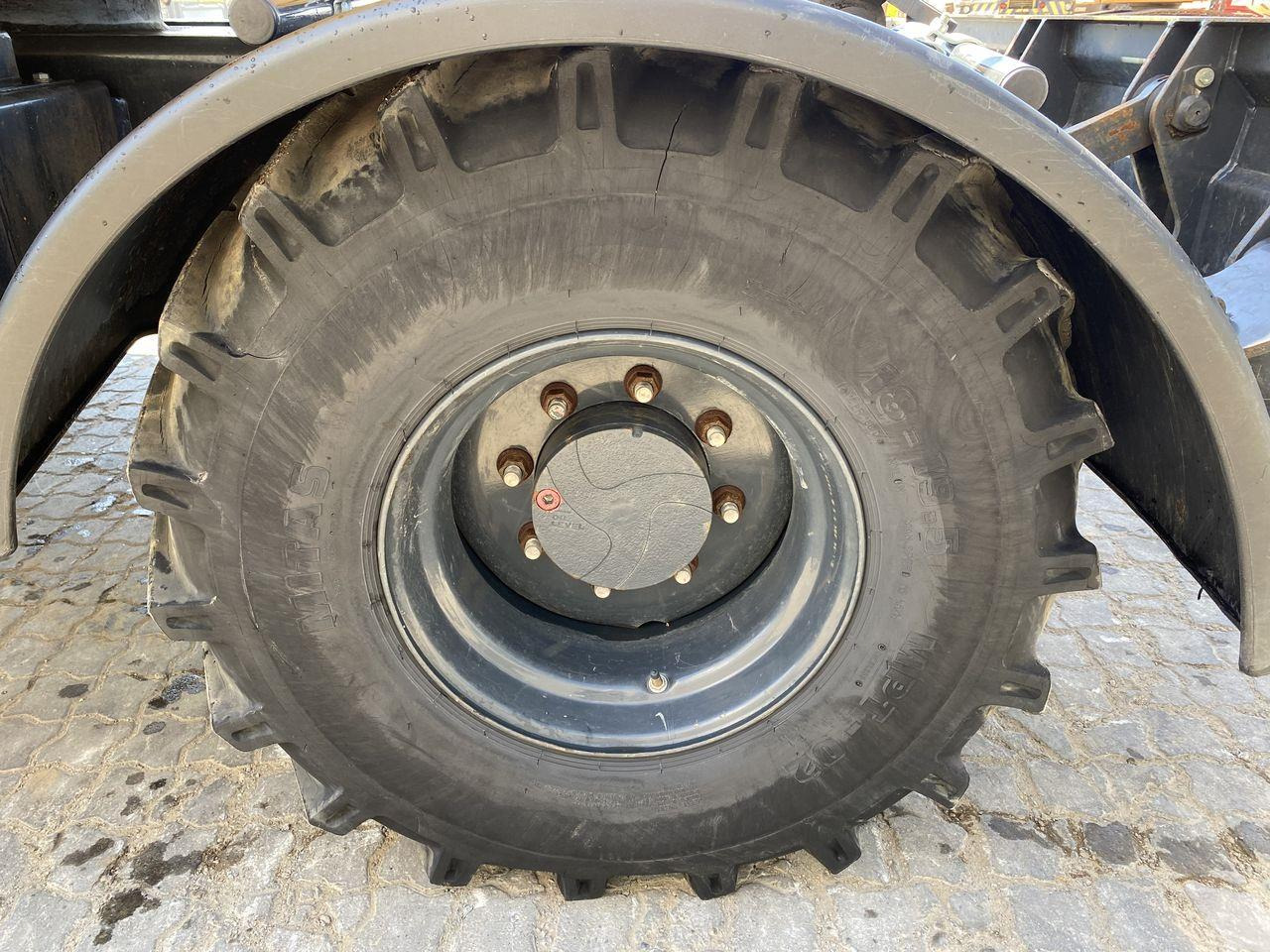 Grävmaskin på däck Komatsu PW118MR-11