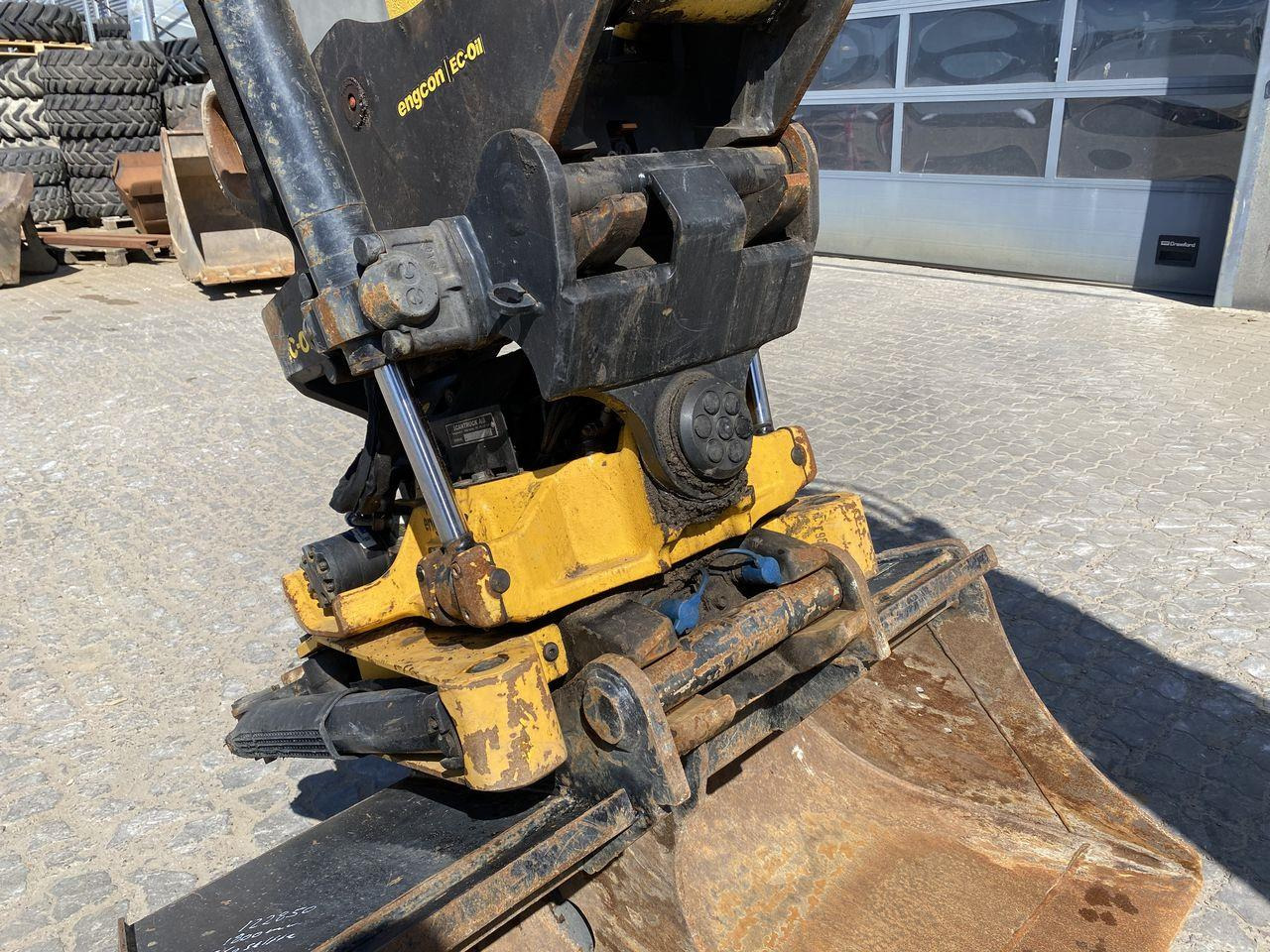 Grävmaskin på däck Komatsu PW118MR-11