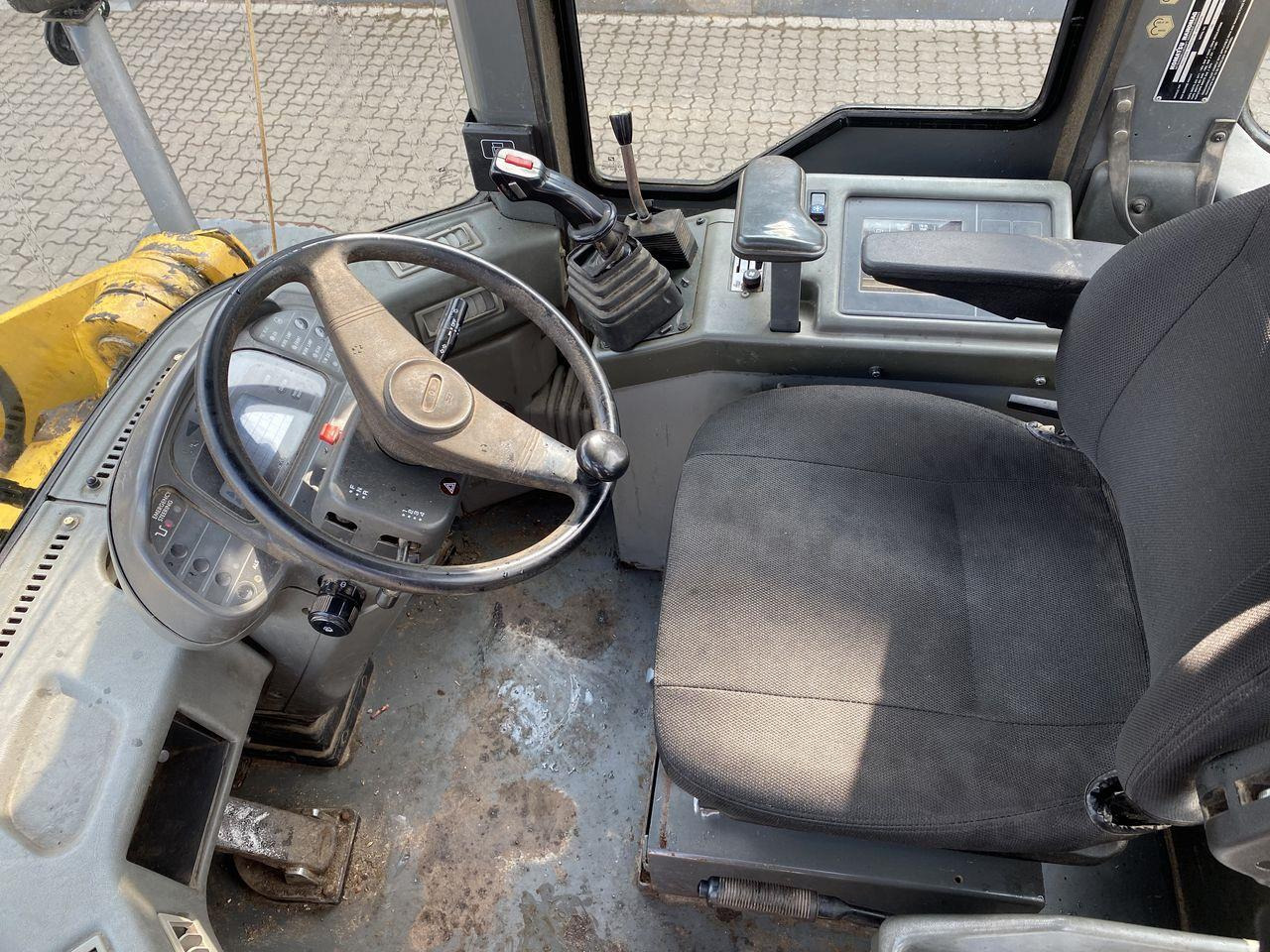 Hjullastare Komatsu WA270-3