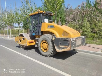 Kompaktor XCMG XS263J