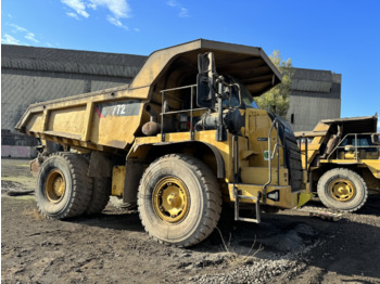 Terränggående truck CATERPILLAR