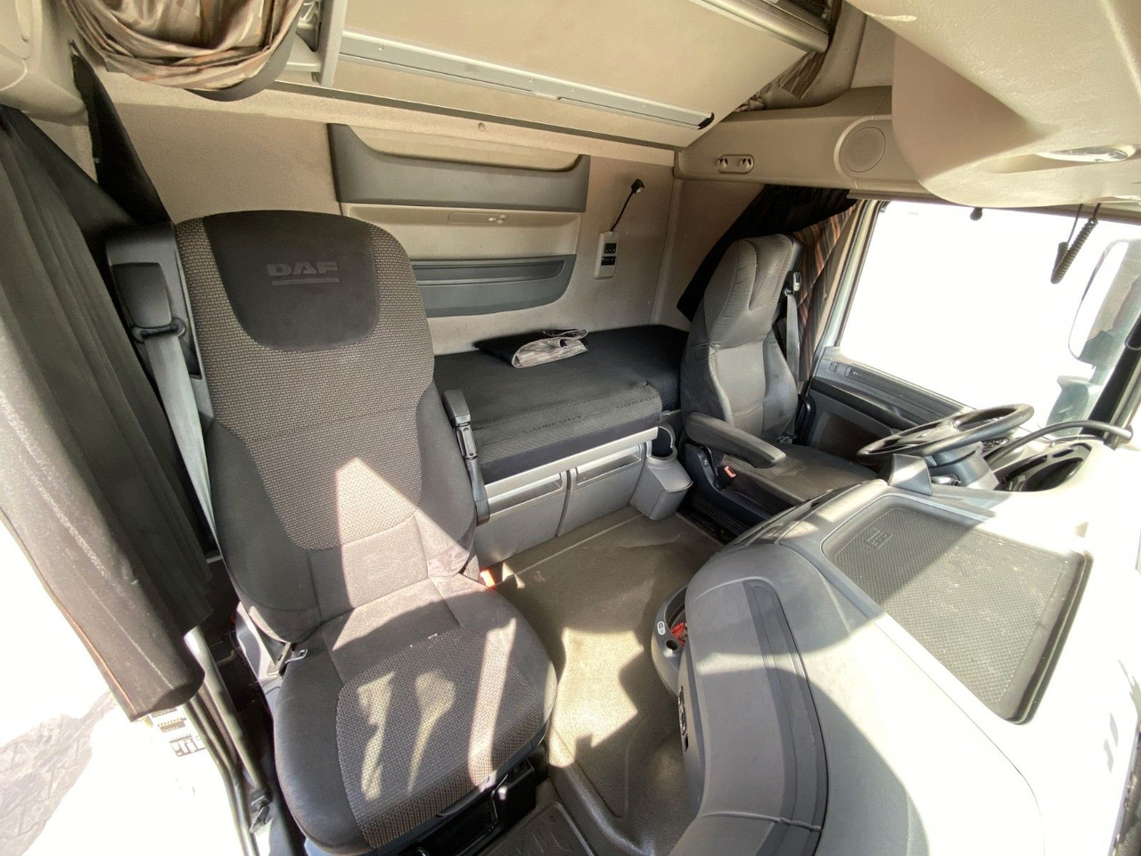 Dragbil DAF XF 460 Super Space Cab | Klima*Vollspoiler