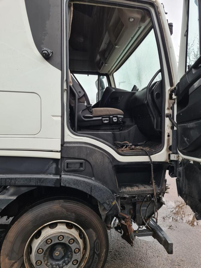 Dragbil Iveco Stralis AS440 T/P 48 Unfall