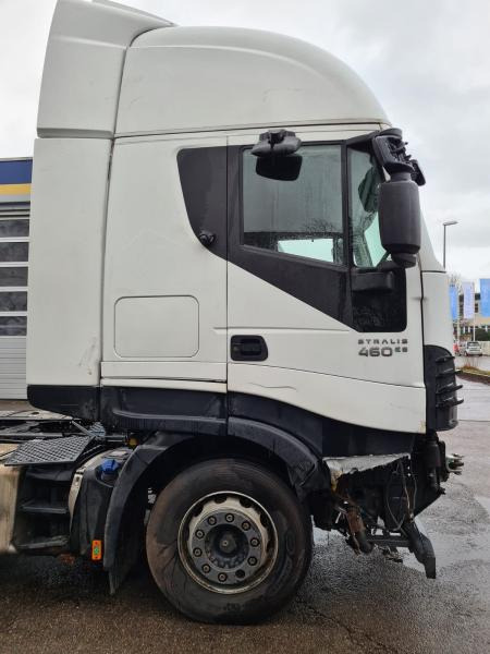 Dragbil Iveco Stralis AS440 T/P 48 Unfall