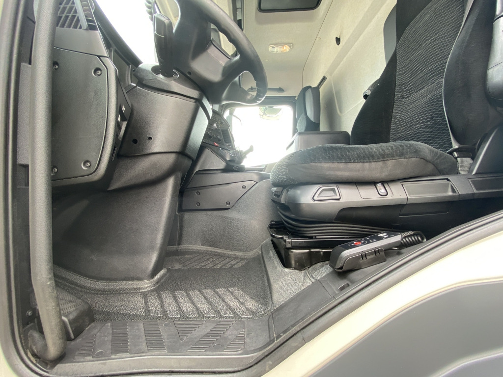 Dragbil Mercedes-Benz 1836 LS 4x2 Antos
