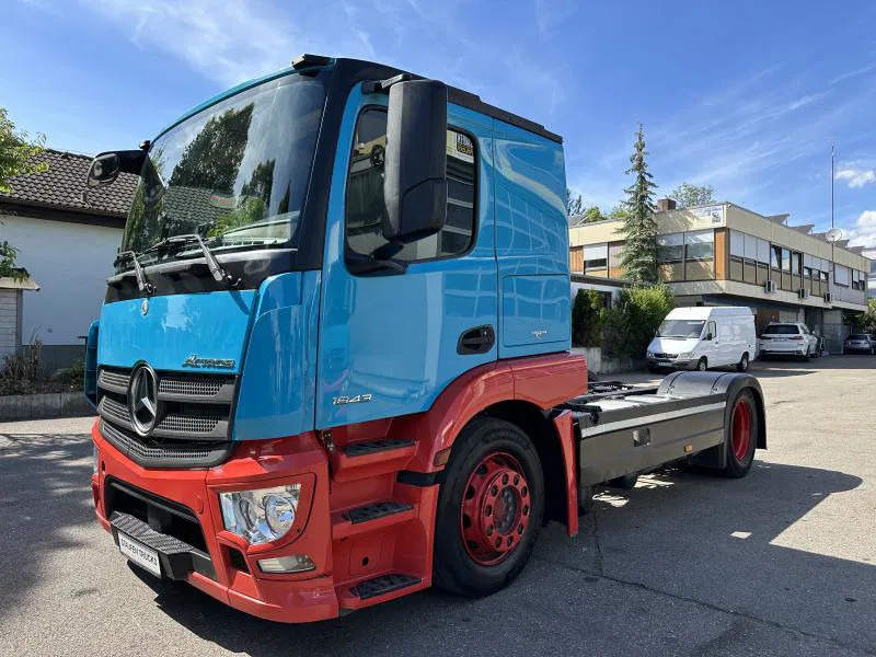 Dragbil Mercedes-Benz Actros 1843 LS Autotransporter SZM EUROLOHR