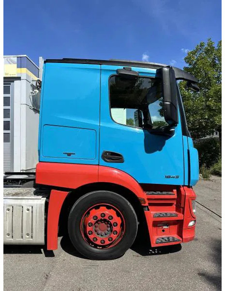 Dragbil Mercedes-Benz Actros 1843 LS Autotransporter SZM EUROLOHR