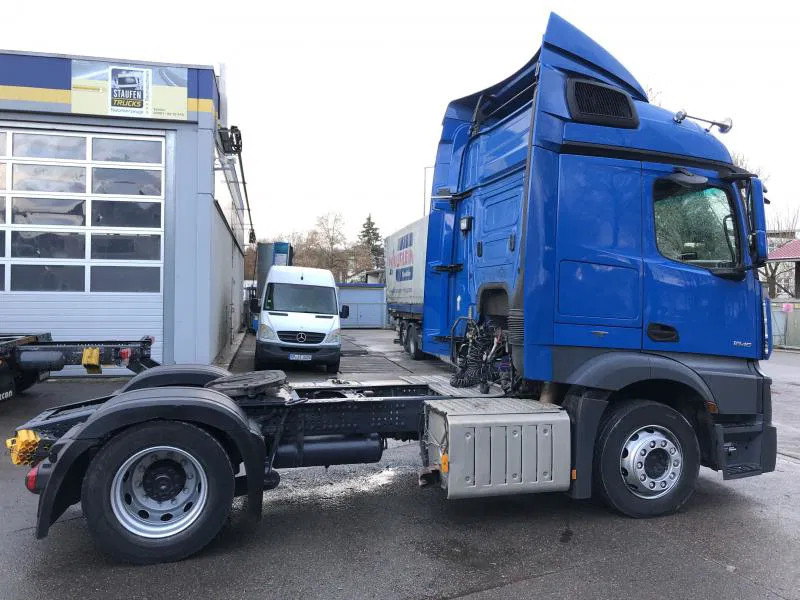 Dragbil Mercedes-Benz Actros 1845 LS LOW MEGA Streamspace Intarder