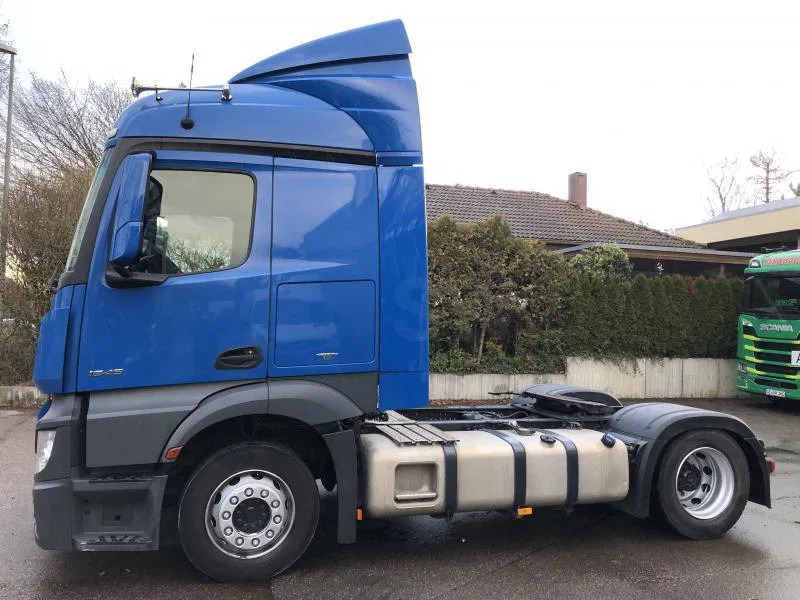 Dragbil Mercedes-Benz Actros 1845 LS LOW MEGA Streamspace Intarder