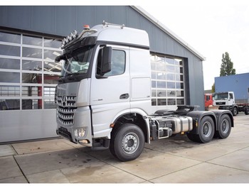 Dragbil Mercedes-Benz Arocs 3358