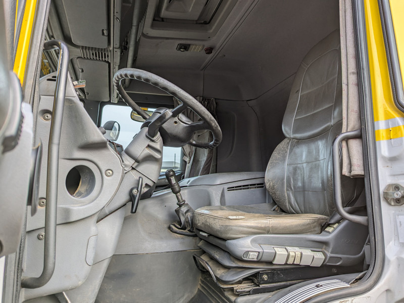 Dragbil Scania P114-340 LA 4x2 CP19 Euro3 - Manual - Side Skirts - Toolbox (T1350): bild 13
