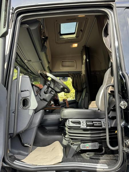 Dragbil Scania R 520 4x2 Standard Kipphydr.Retarder deuts.LKW V8