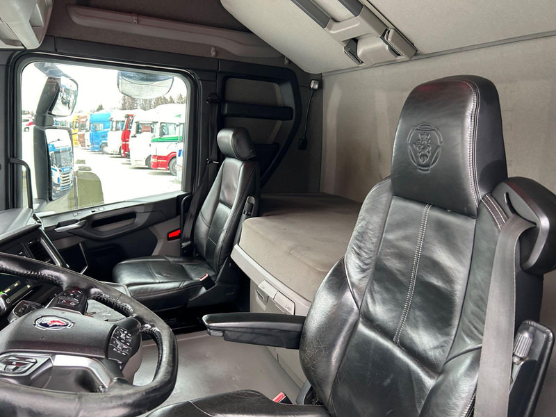 Dragbil Scania R 580 / 6x4 / TULOSSA