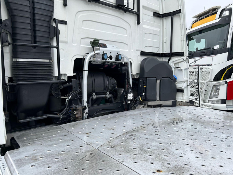 Dragbil Volvo FH 500 6x2 GLOBE XL / TULOSSA