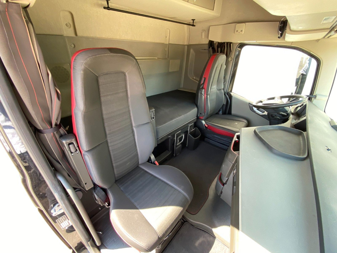 Dragbil Volvo FH 500 Globetrotter| I-Park-Cool*2x Tank*Spoiler