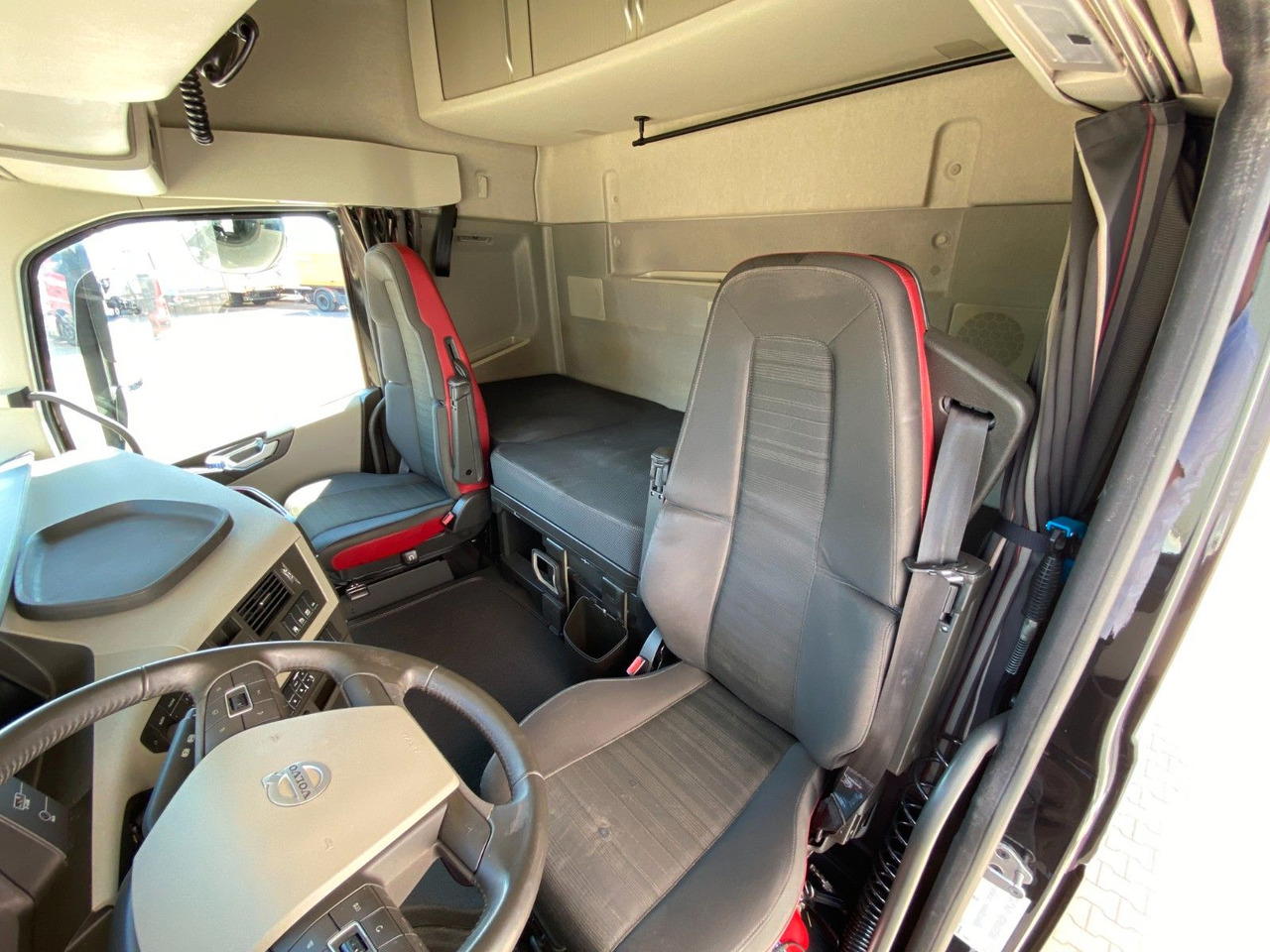 Dragbil Volvo FH 500 Globetrotter| I-Park-Cool*2x Tank*Spoiler