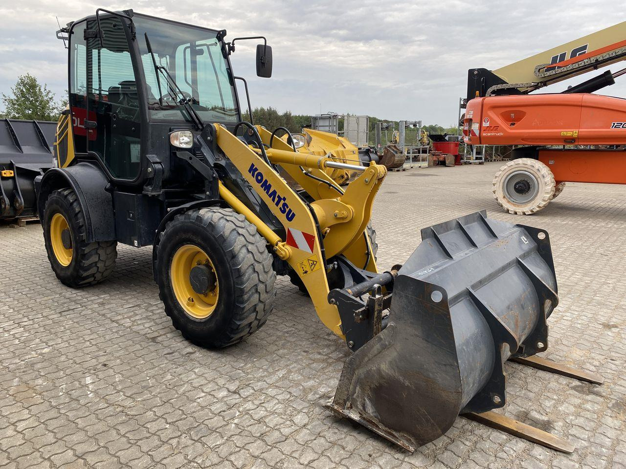 Minilastare Komatsu WA80M-8EO