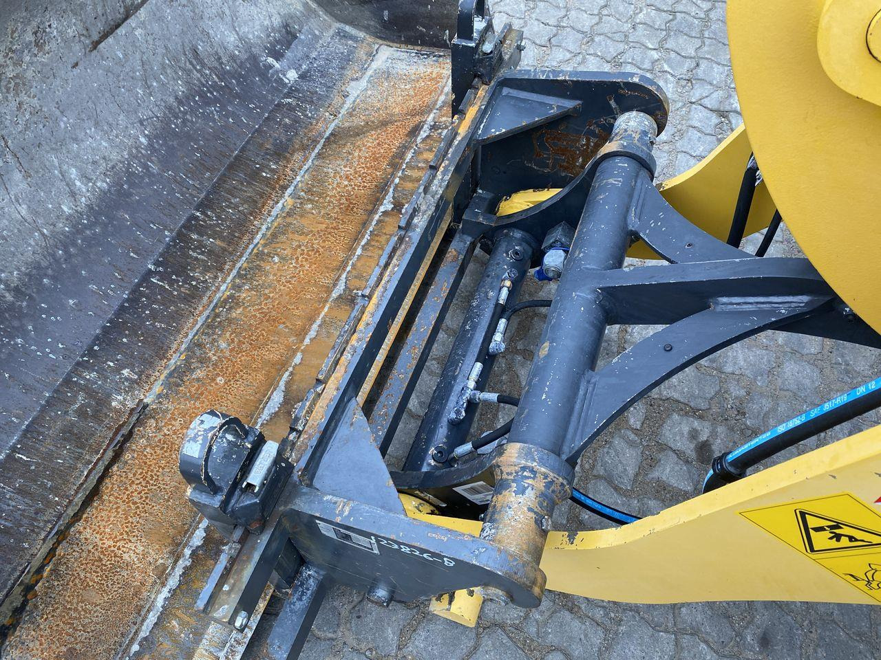 Minilastare Komatsu WA80M-8EO