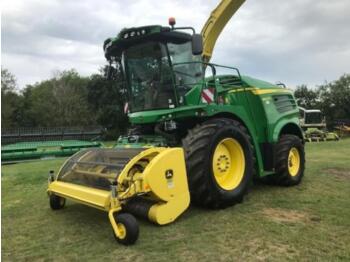 Skördetröska John Deere 8600