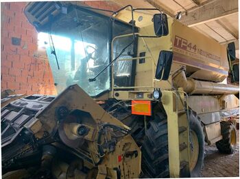 Skördetröska New Holland TF44sl