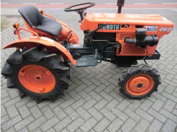 Kubota B7001 Komplett Überholt / - Traktor