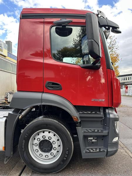 Chassi lastbil Mercedes 2532 LL 6x2 LANGES Fahrgestell Intarder Lenkachse 2532 LL 6x2 LANGES Fahrgestell Intarder Lenkachse