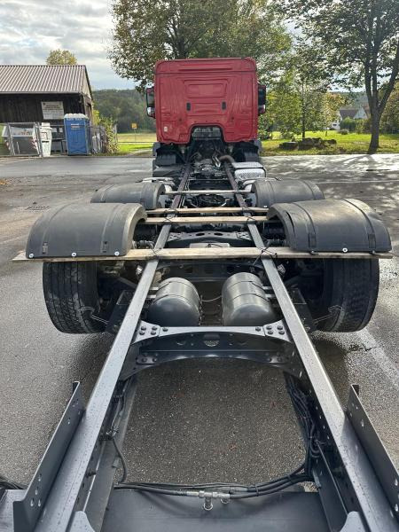 Chassi lastbil Mercedes 2532 LL 6x2 LANGES Fahrgestell Intarder Lenkachse 2532 LL 6x2 LANGES Fahrgestell Intarder Lenkachse