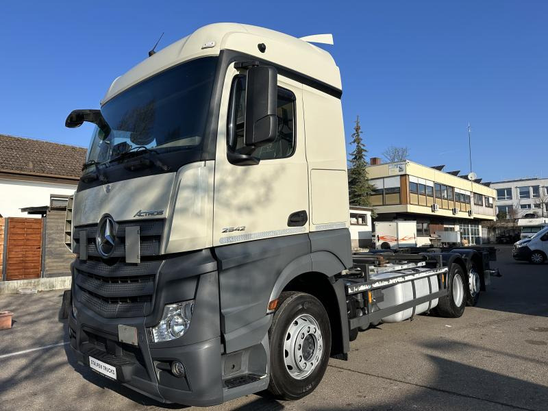 Containerbil/ Växelflak lastbil Mercedes Actros 2542 LL BDF Standard 6x2 LBW