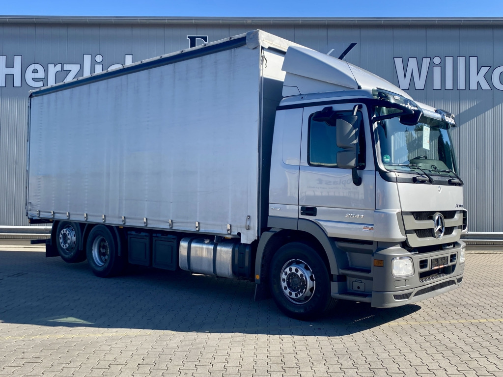 Kapellbil Mercedes-Benz 2541 LL Actros