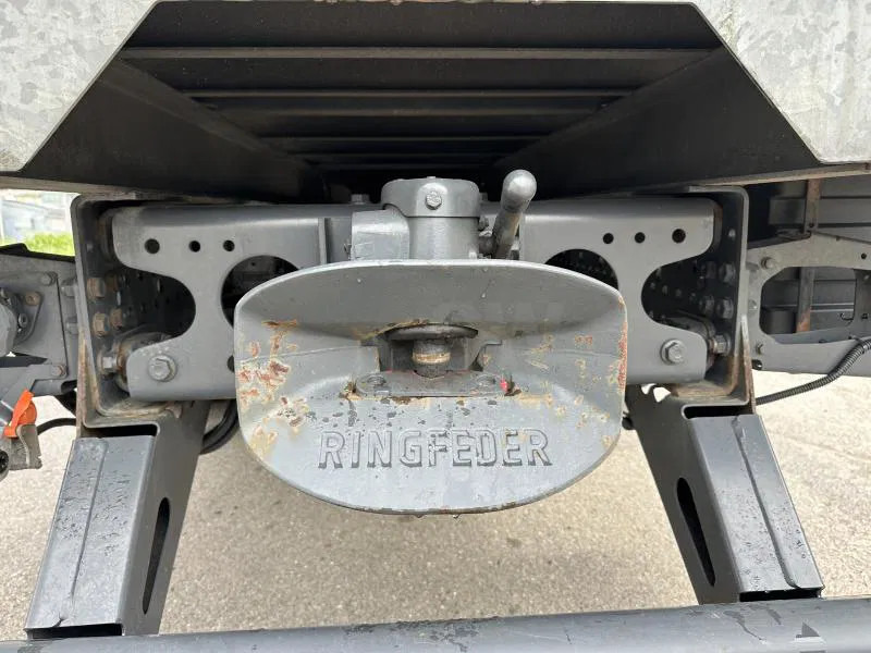 Kapellbil Mercedes-Benz Antos 1827 L Pr/Plane Rungentaschen E6
