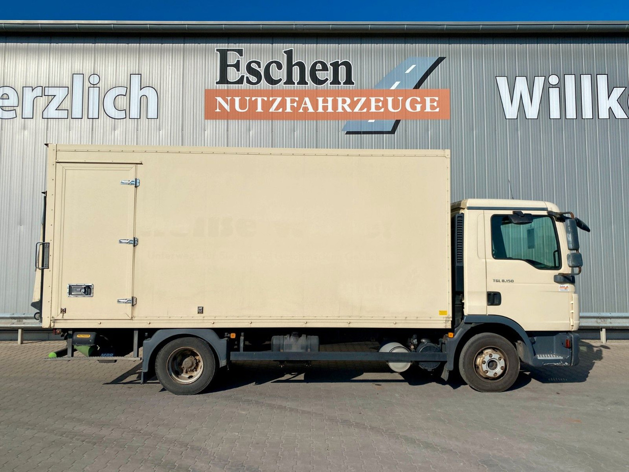 Lastbil med skåp MAN TGL 8.150 Blatt/Blatt*5,5mKoffer*LBW*Seitentür MAN TGL 8.150 Blatt/Blatt*5,5mKoffer*LBW*Seitentür