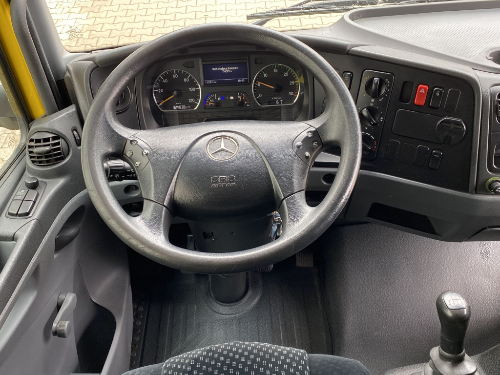 Lastbil med skåp Mercedes-Benz 816 L