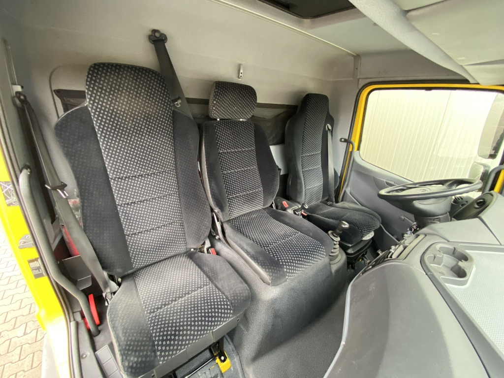 Lastbil med skåp Mercedes-Benz 816 L