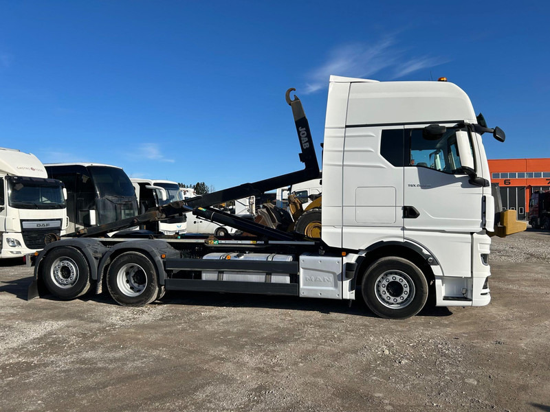 Lastväxlare lastbil MAN TGX 26.510 / TULOSSA