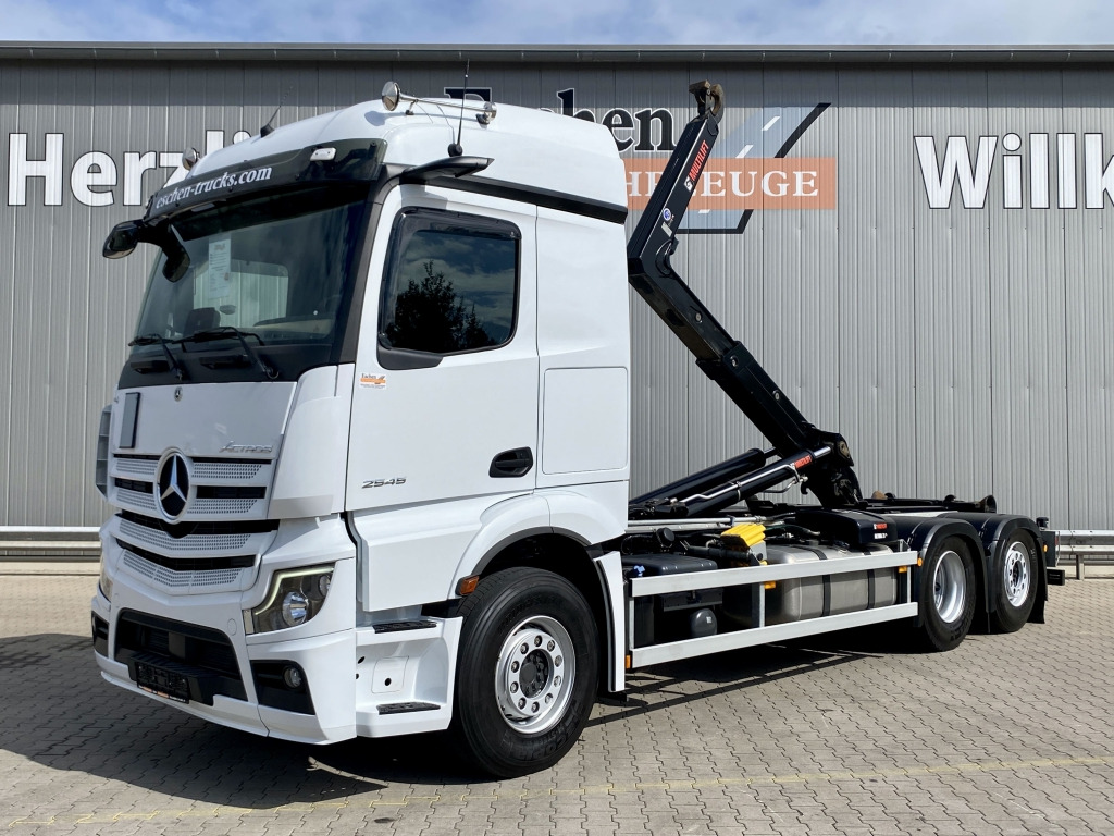 Lastväxlare lastbil Mercedes-Benz 2545 L 6x2 Actros MP5