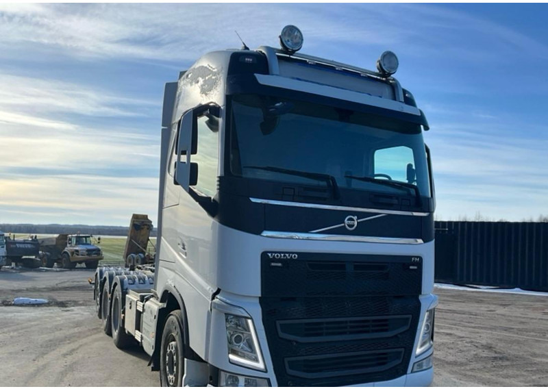 Lastväxlare lastbil Volvo FH 540 / 8x4 / HIDASTIN / TULOSSA