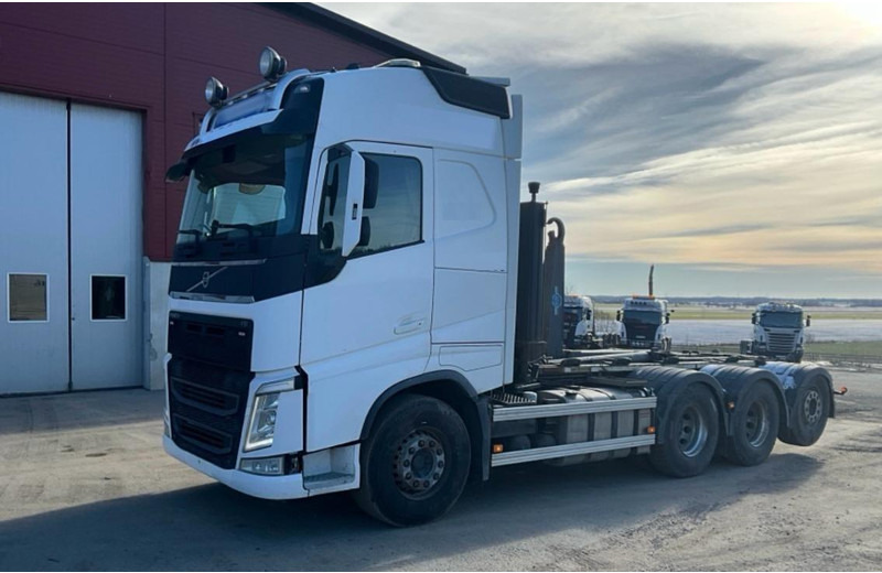 Lastväxlare lastbil Volvo FH 540 / 8x4 / HIDASTIN / TULOSSA