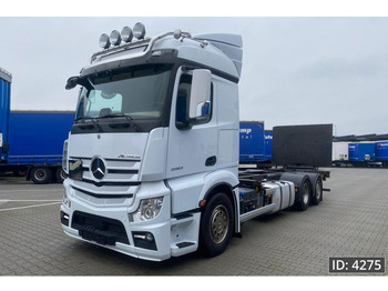 Containerbil/ Växelflak lastbil Mercedes-Benz Actros 2563 Megaspace, Euro 6, BDF / 6x2 / Taillift / Fridge: bild 1
