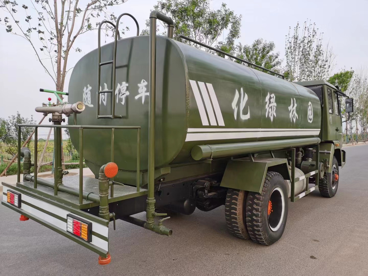 Tankbil SINOTRUK 4x2 drive water sprinkler truck 12 m³: bild 4