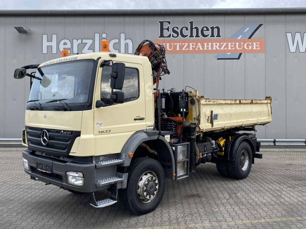 Tippbil lastbil Mercedes-Benz 1833 4x4 AK / Atlas 105.2-AS Kran